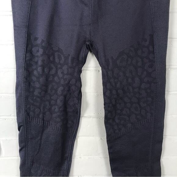 Victoria’s Secret Animal Print Cross Front Leggings Size S - Picture 4 of 10
